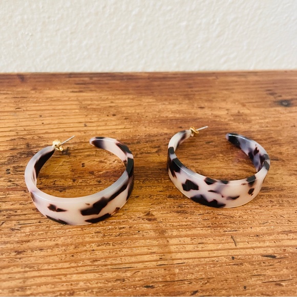 Jewelry - Chunky Thick Hoop Earrings - Spotted